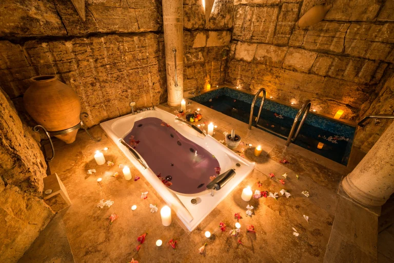 beautiful-shot-ancient-room-design-with-bathtub-small-indoor-pool (1)